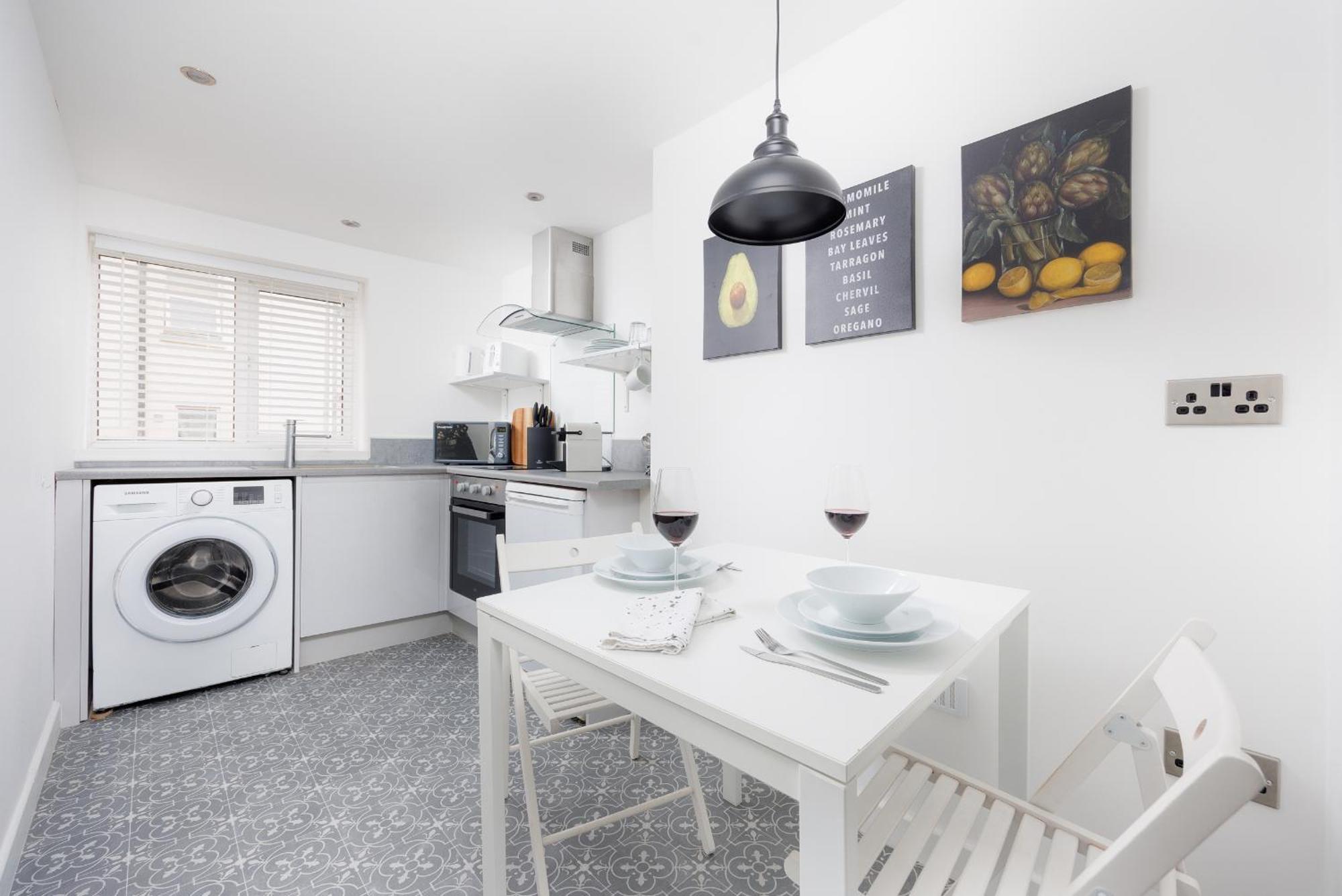 Boujis Central Plymouth Apartment - Sleeps 4 - Habita Property Eksteriør bilde